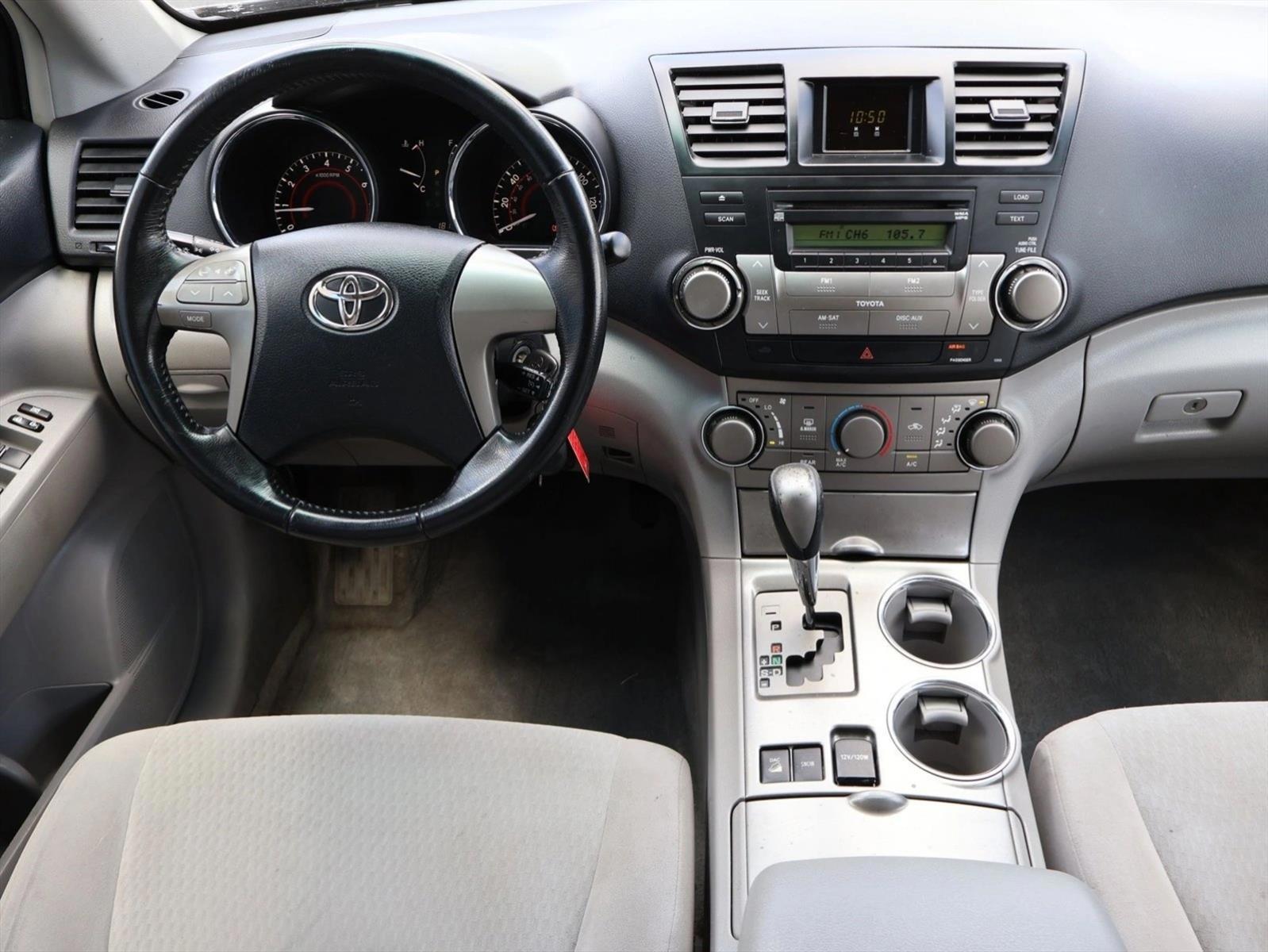 Thumbnail: 2010 Toyota Highlander - 4