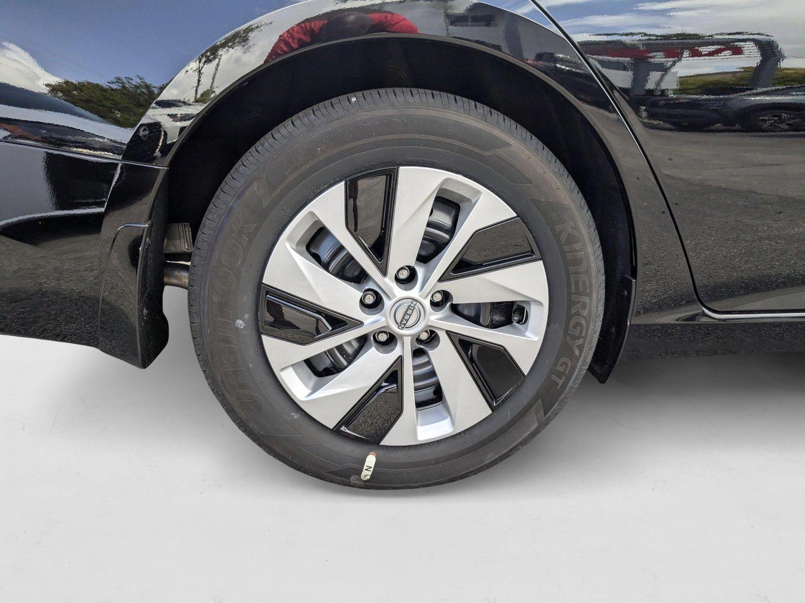 2025 Nissan Altima S - Photo 9
