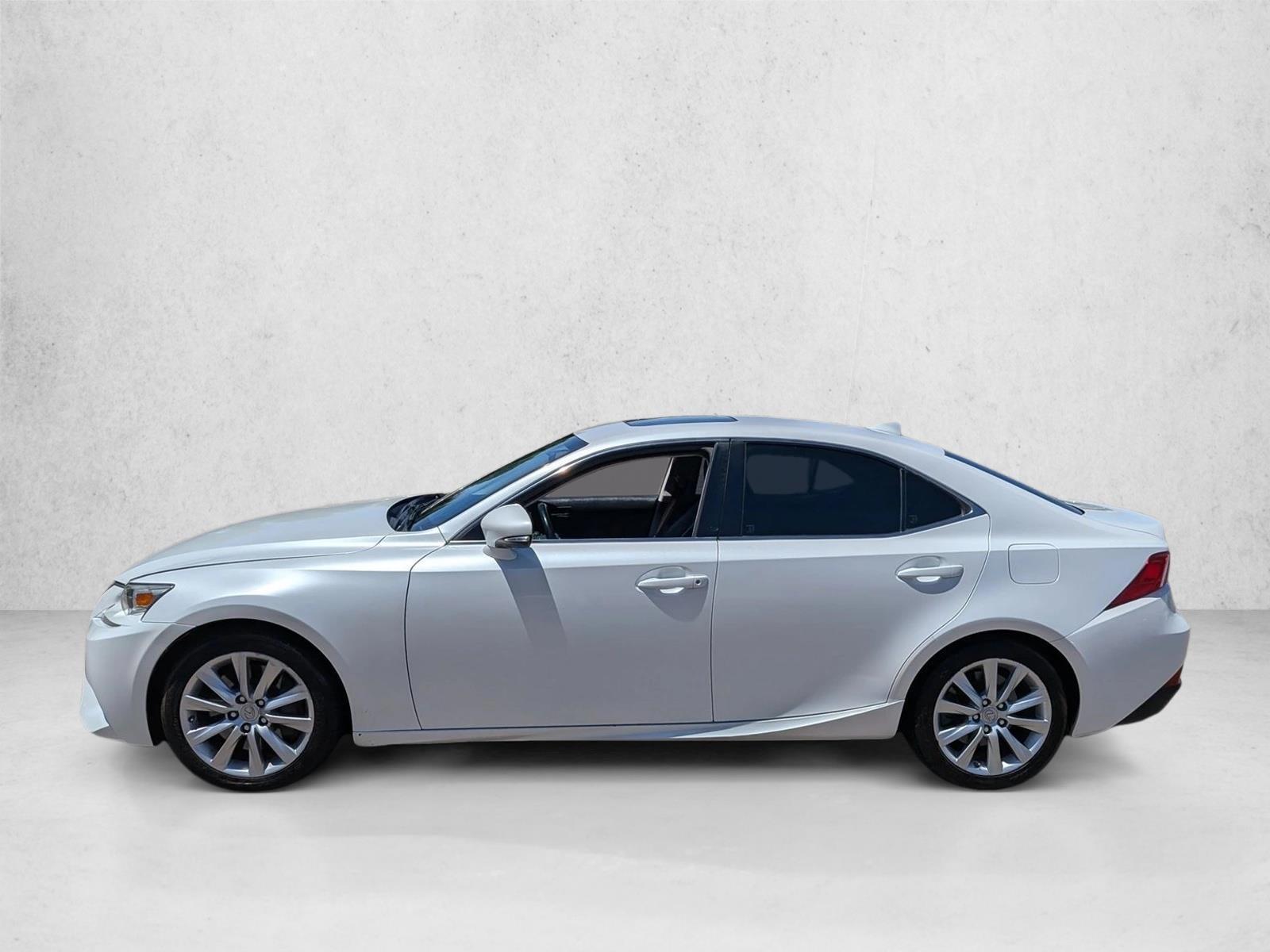 Thumbnail: 2016 Lexus IS - 2
