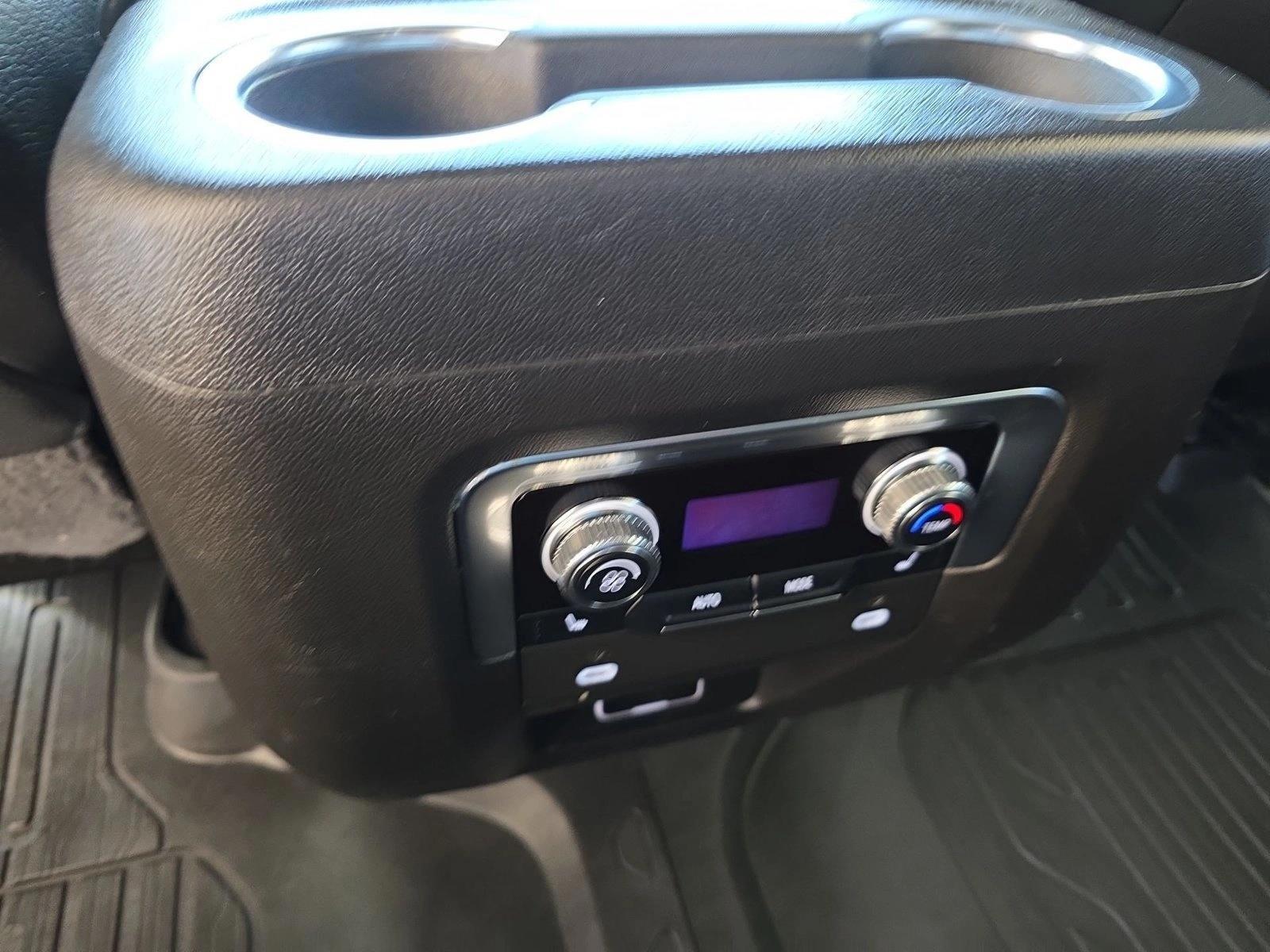 Thumbnail: 2022 GMC Yukon XL - 4