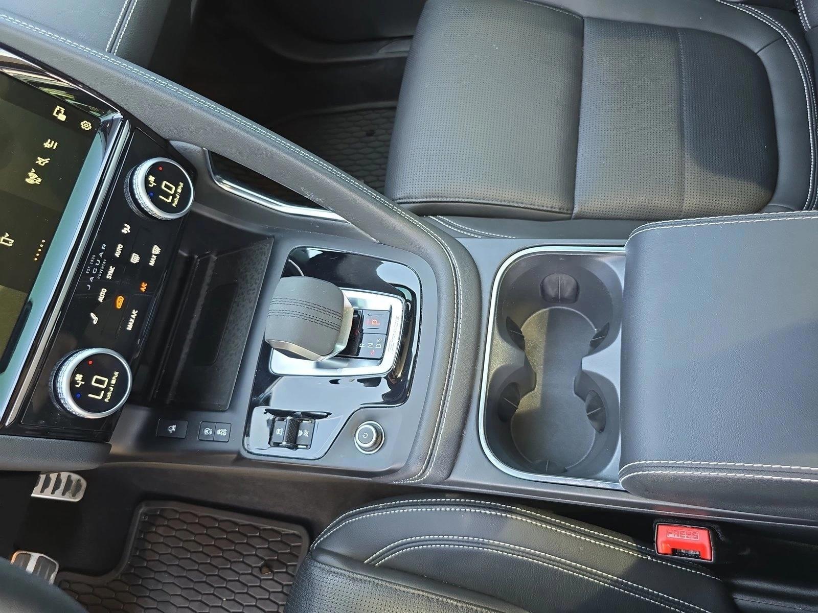 2024 Jaguar E-Pace R-DYNAMIC SE - Photo 24