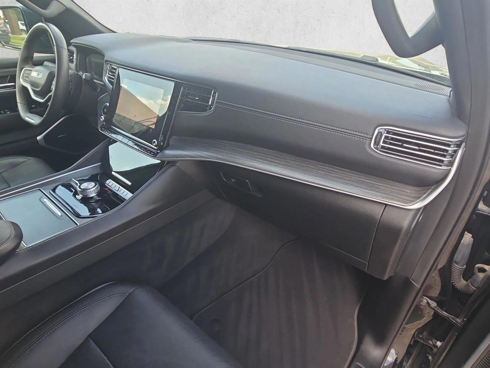 2023 Jeep Wagoneer L Series II - Photo 23