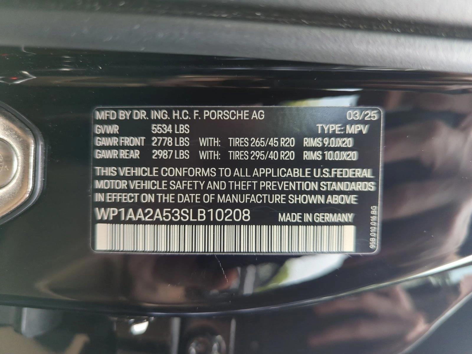 2025 Porsche Macan T - Photo 25