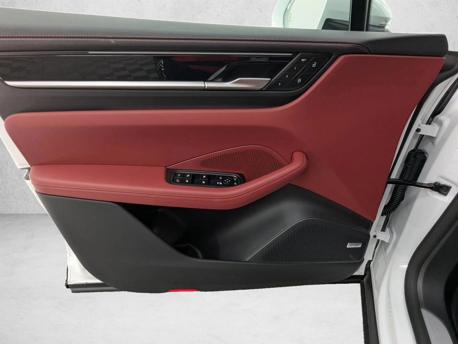 2025 Porsche Macan Base - Photo 11