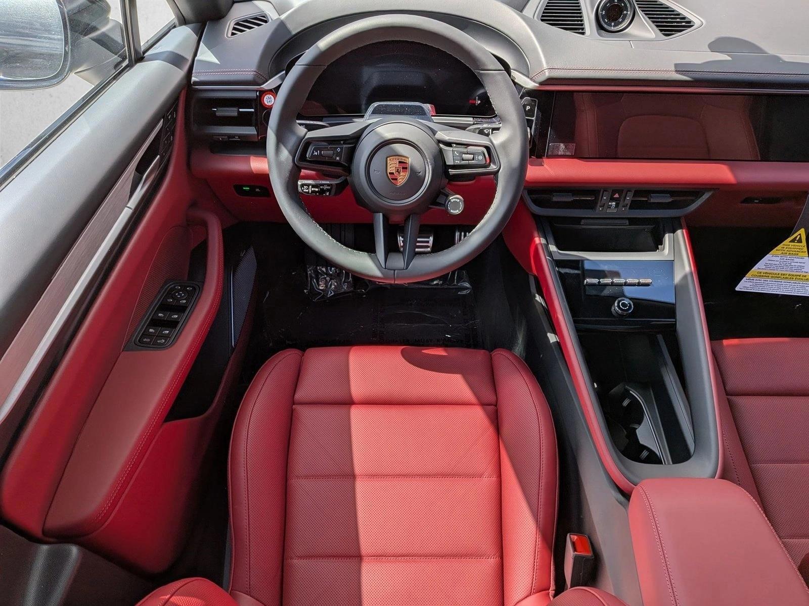 Thumbnail: 2026 Porsche Macan - 3