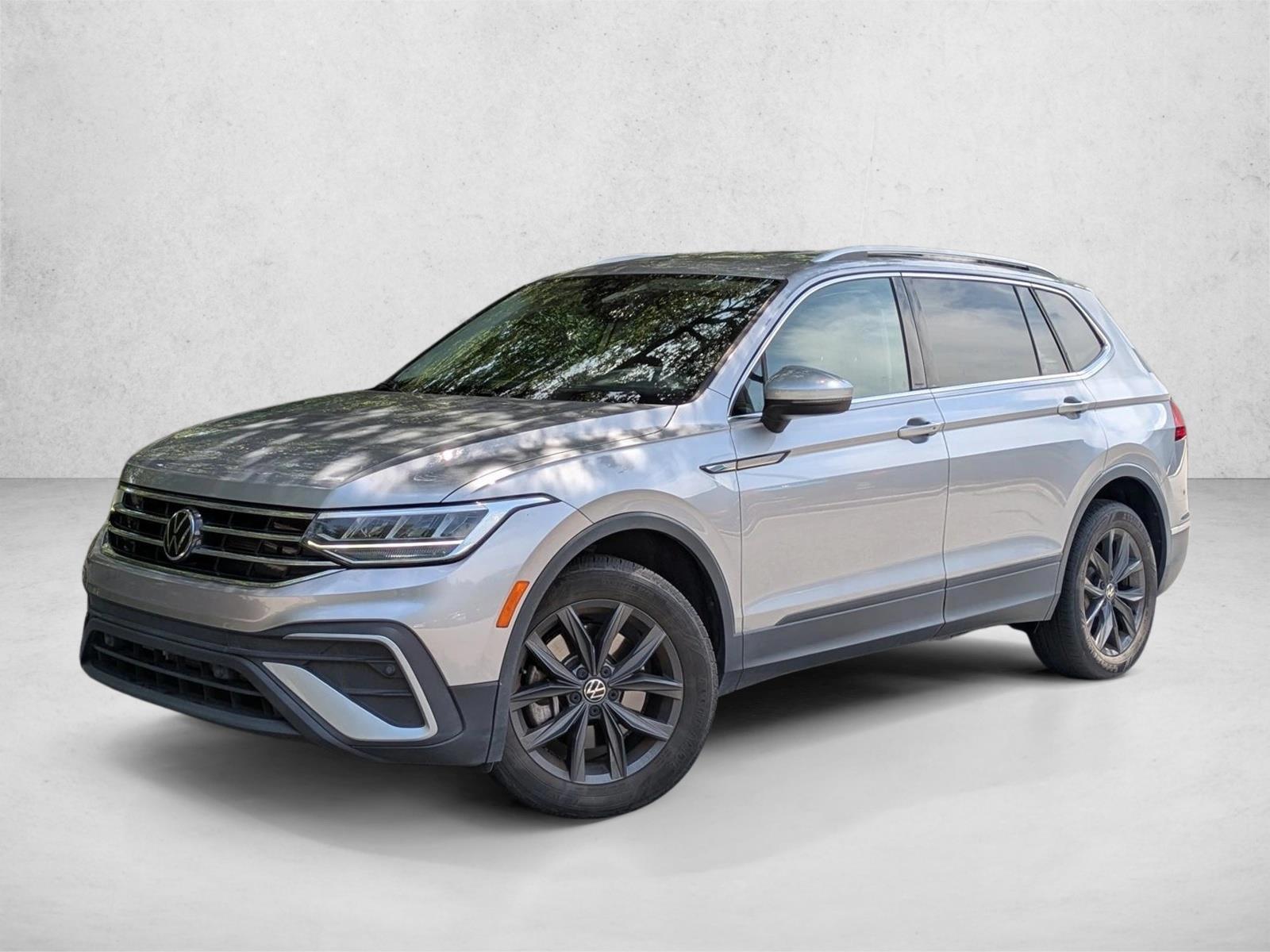 Thumbnail: 2022 Volkswagen Tiguan - 1