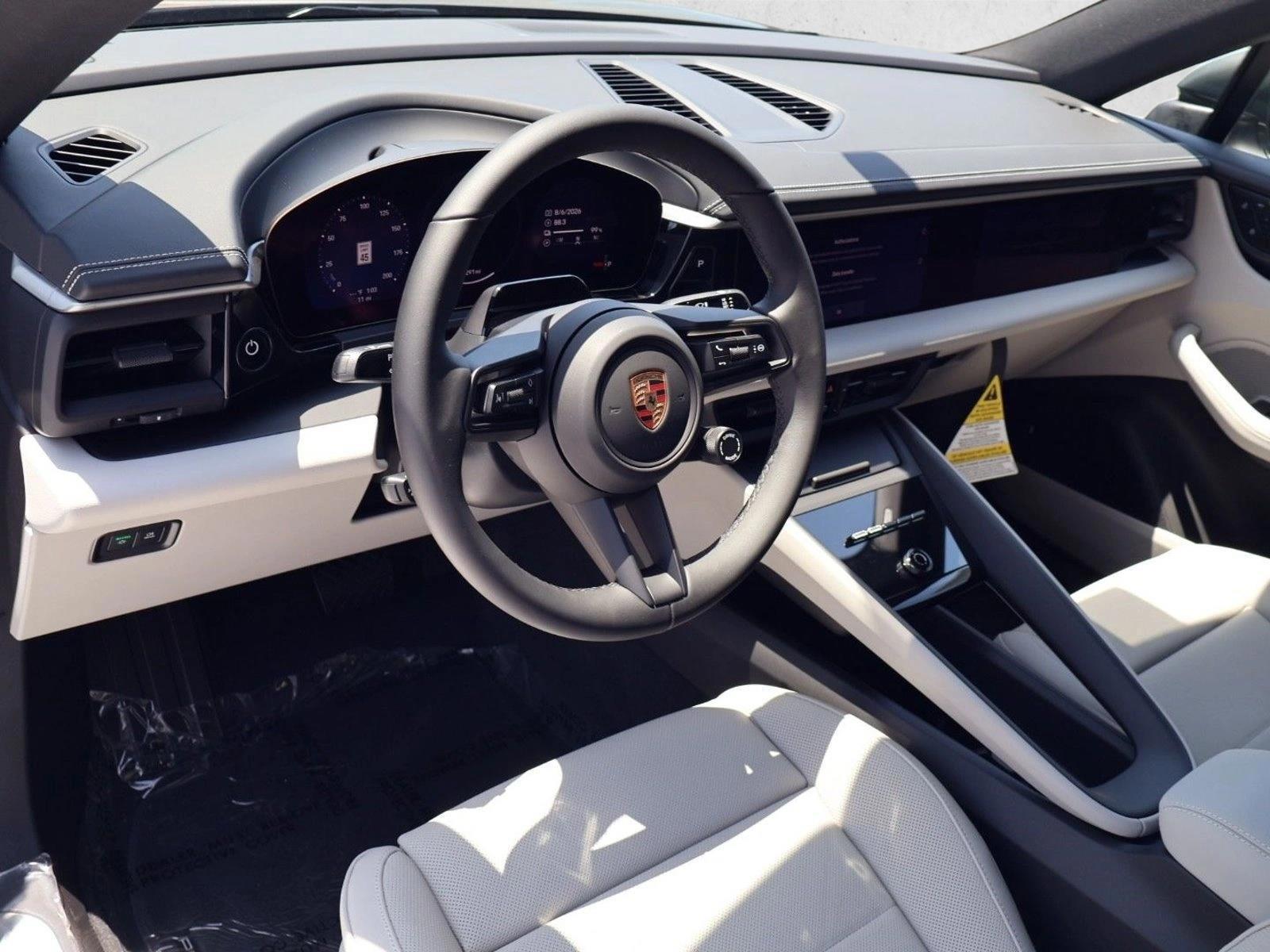 Thumbnail: 2026 Porsche Macan - 3