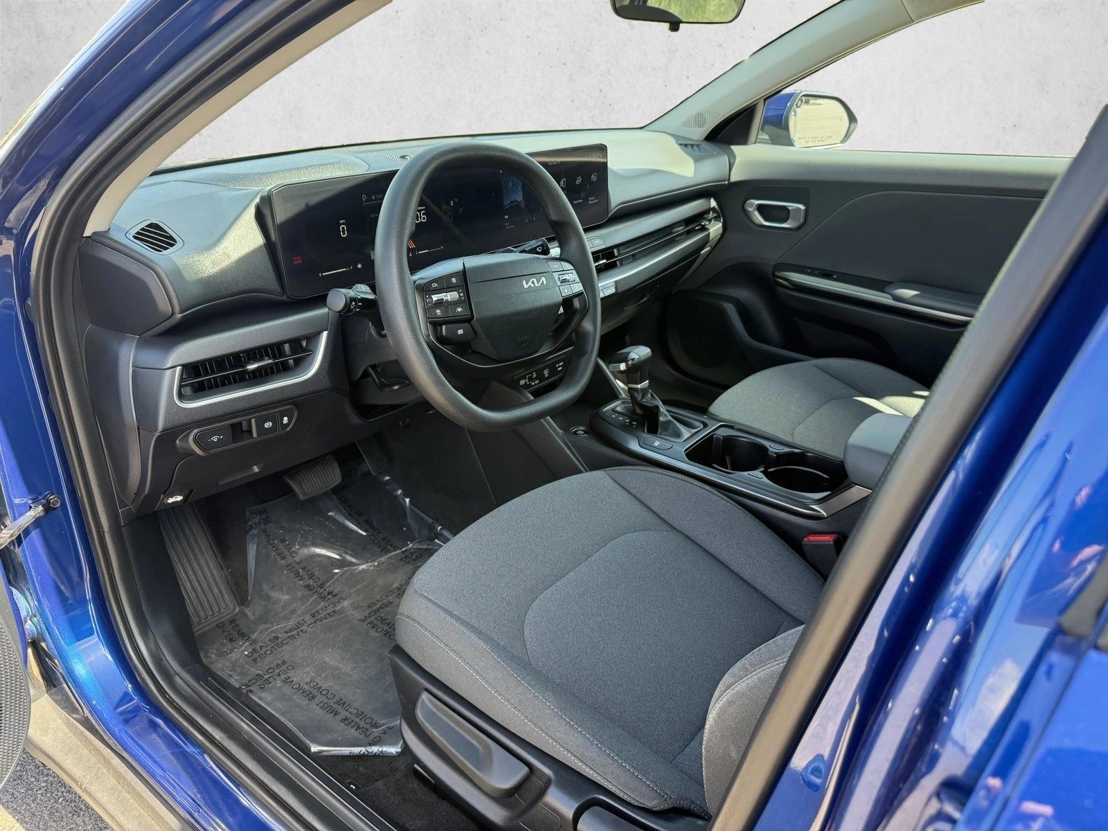 2025 Kia K4 LXS - Photo 10