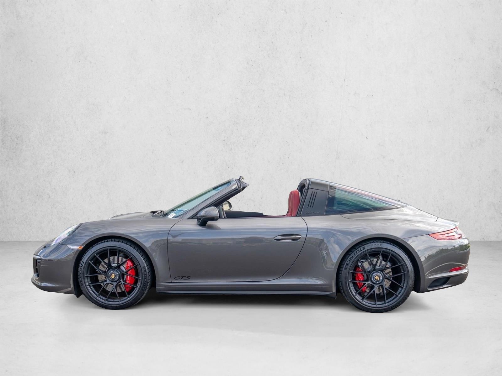 Thumbnail: 2017 Porsche 911 - 2