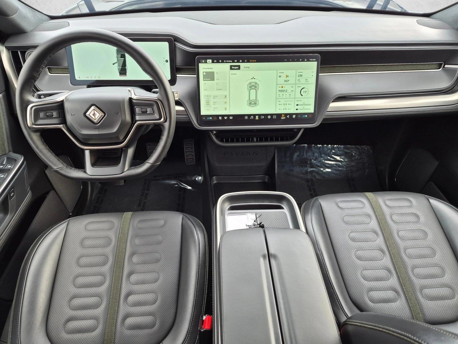 Thumbnail: 2025 Rivian R1S - 3