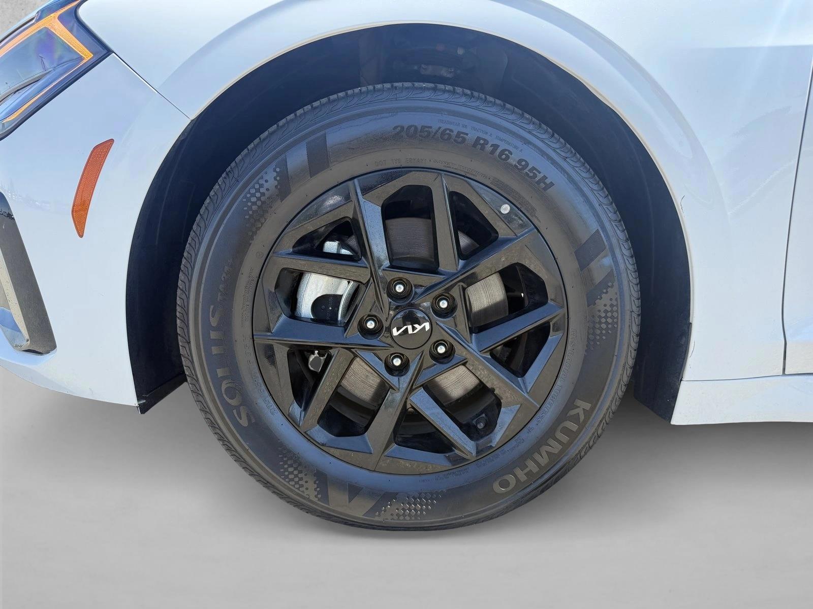 2025 Kia K5 LXS - Photo 26