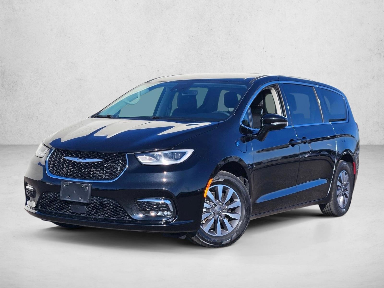 2024 Chrysler Pacifica Hybrid Select PHEV's photo
