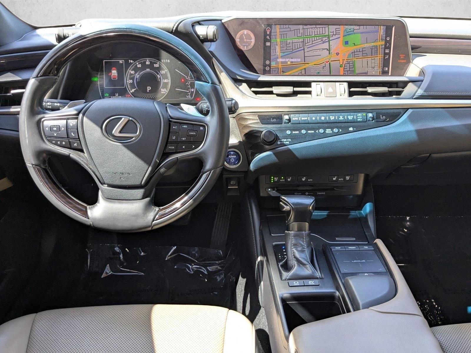 Thumbnail: 2020 Lexus ES - 4