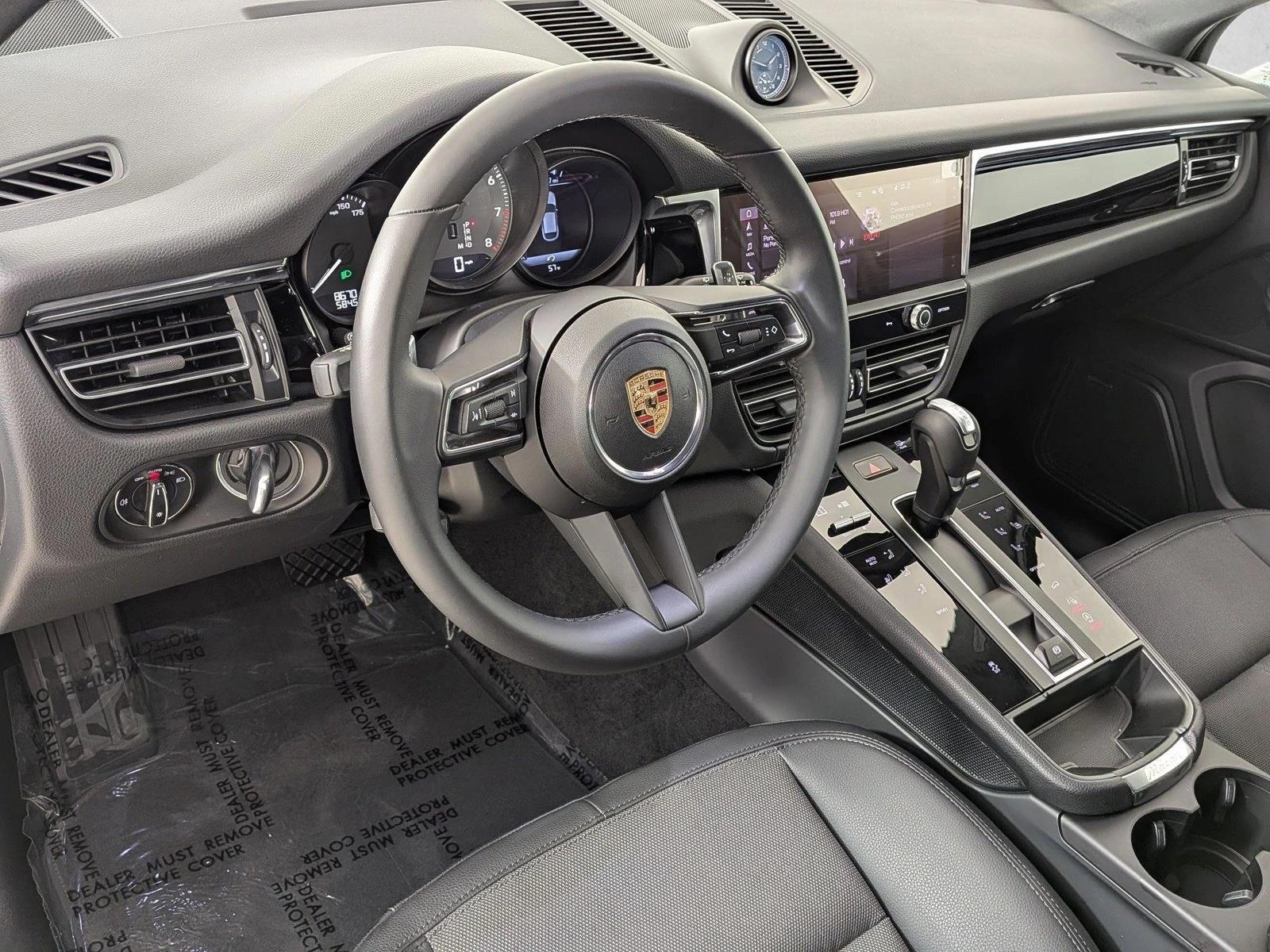 Thumbnail: 2025 Porsche Macan - 3