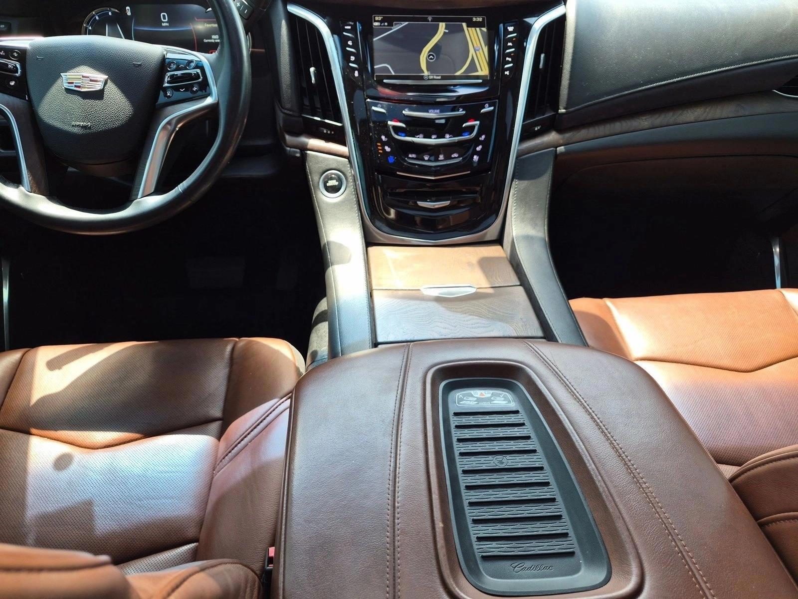 Thumbnail: 2018 Cadillac Escalade - 3