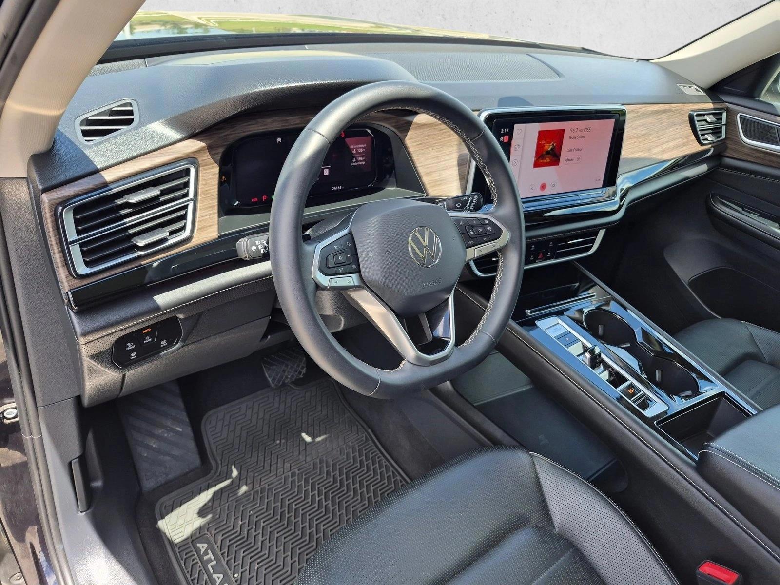 Thumbnail: 2024 Volkswagen Atlas - 3