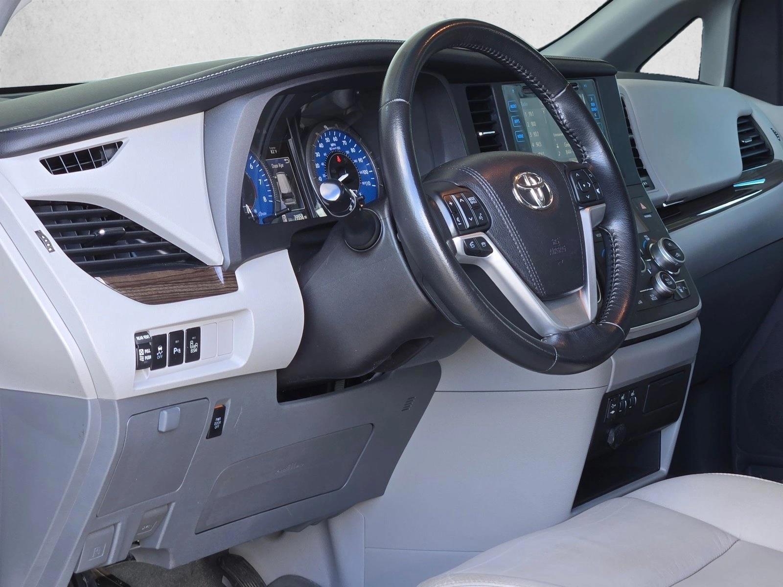 Thumbnail: 2016 Toyota Sienna - 2