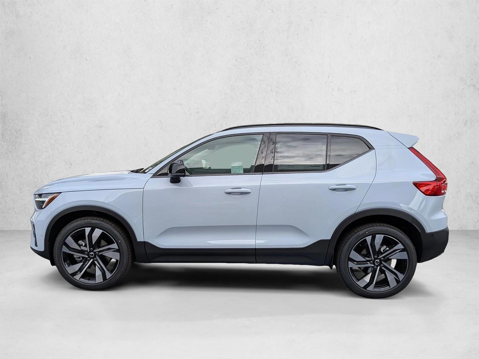 Thumbnail: 2026 Volvo XC40 - 2