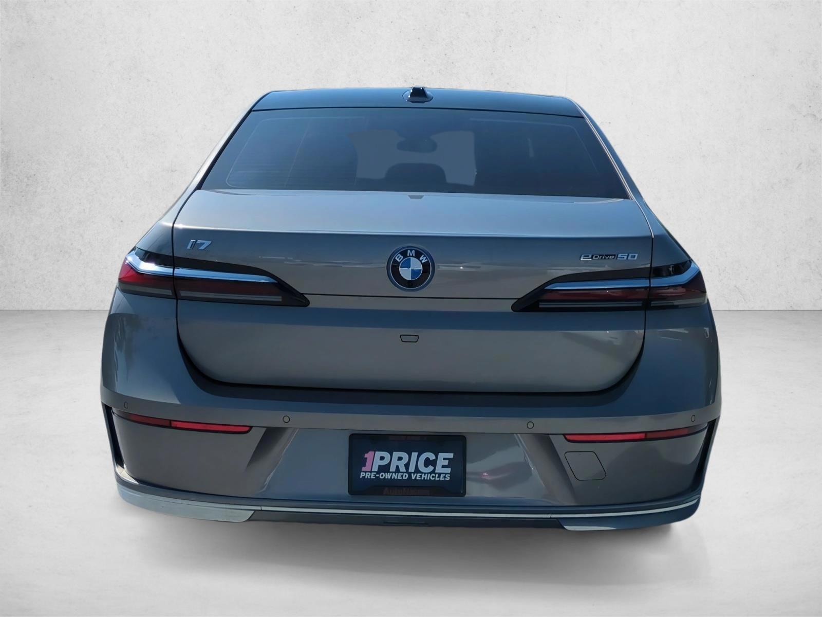 2025 BMW i7 50 - Photo 7