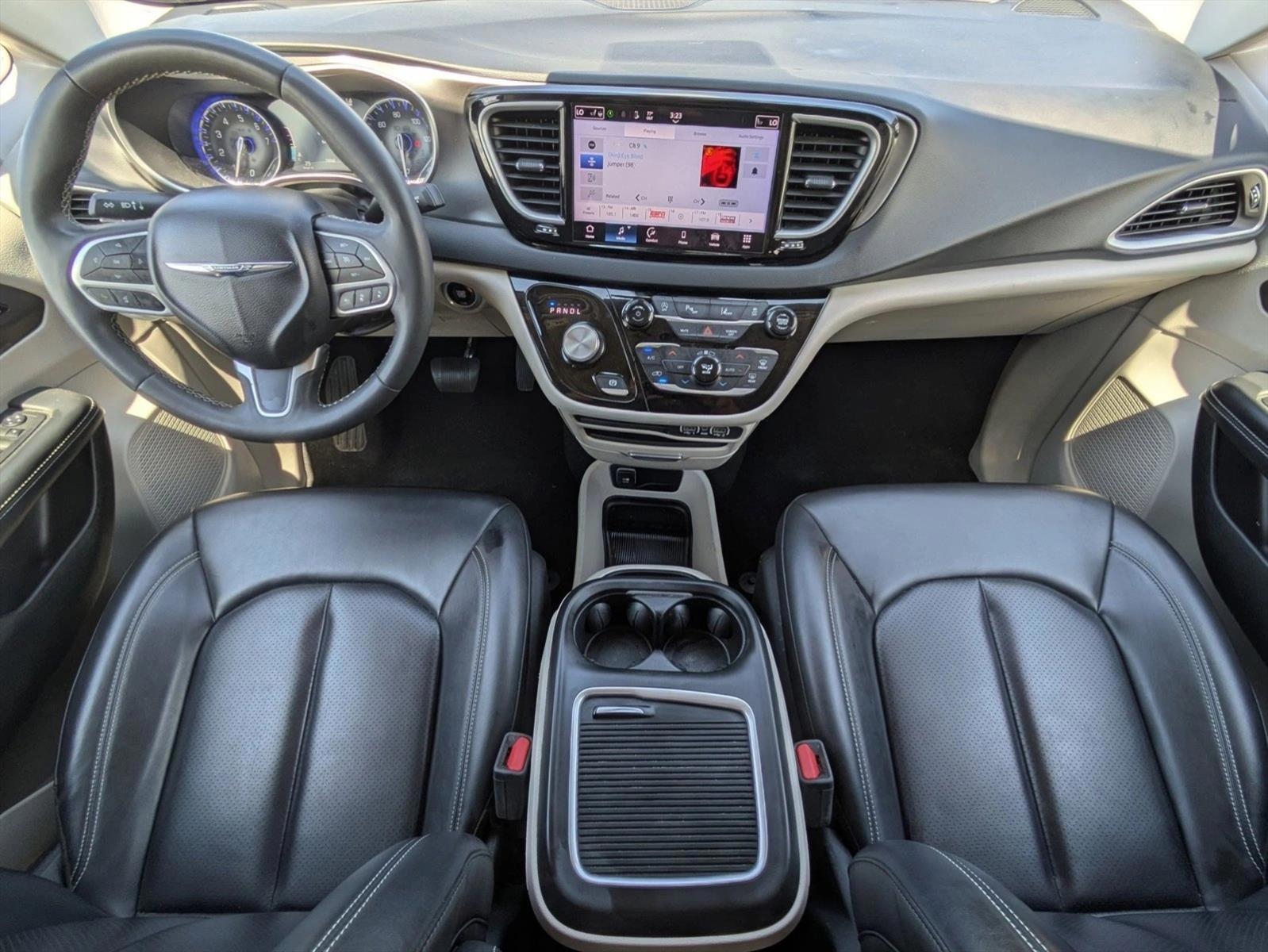 Thumbnail: 2023 Chrysler Pacifica - 4