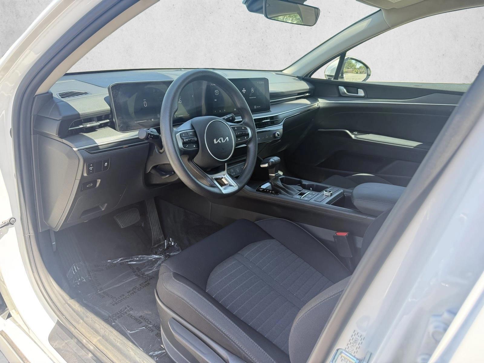 2025 Kia K5 LXS - Photo 10
