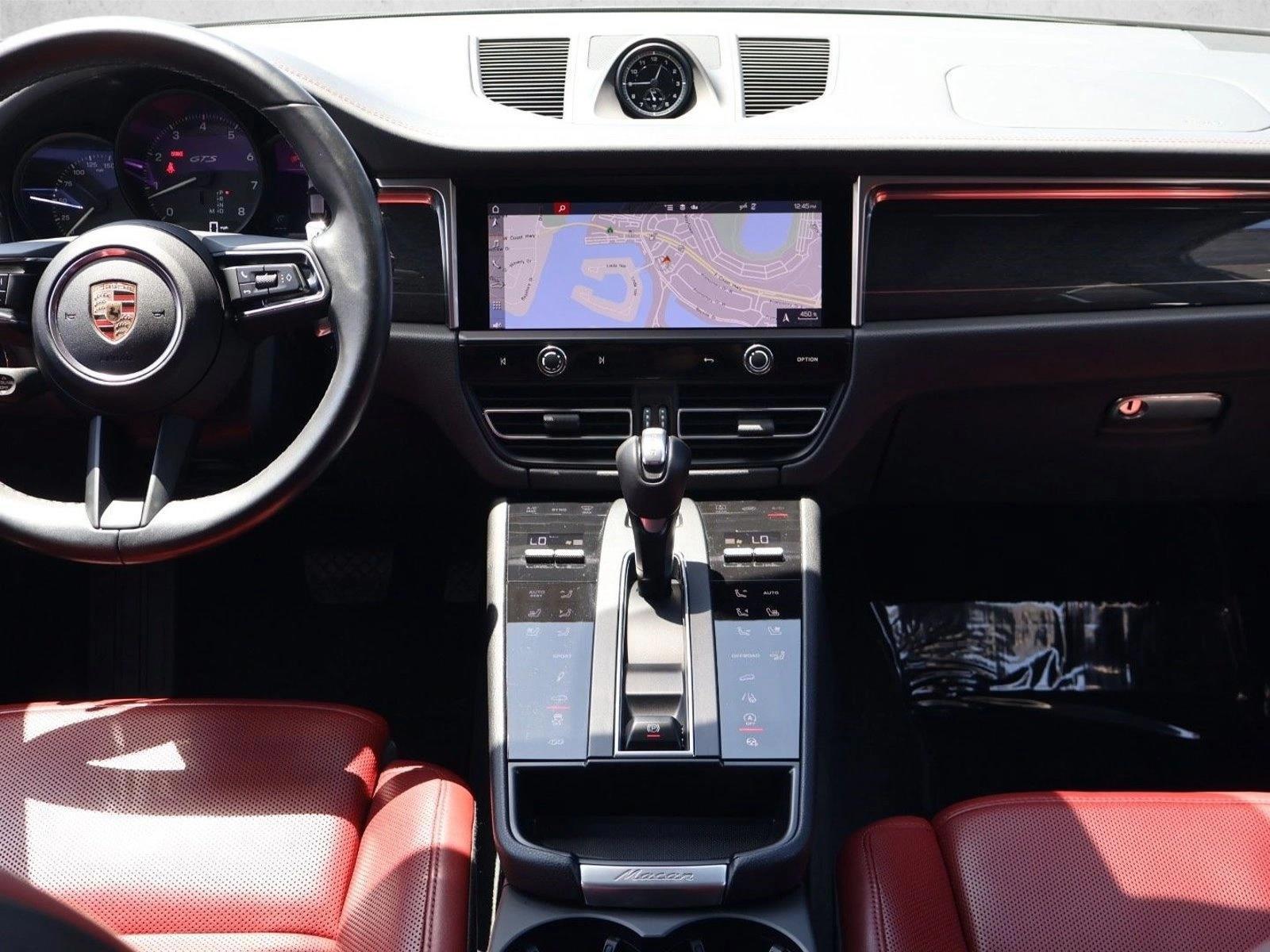 Thumbnail: 2024 Porsche Macan - 3