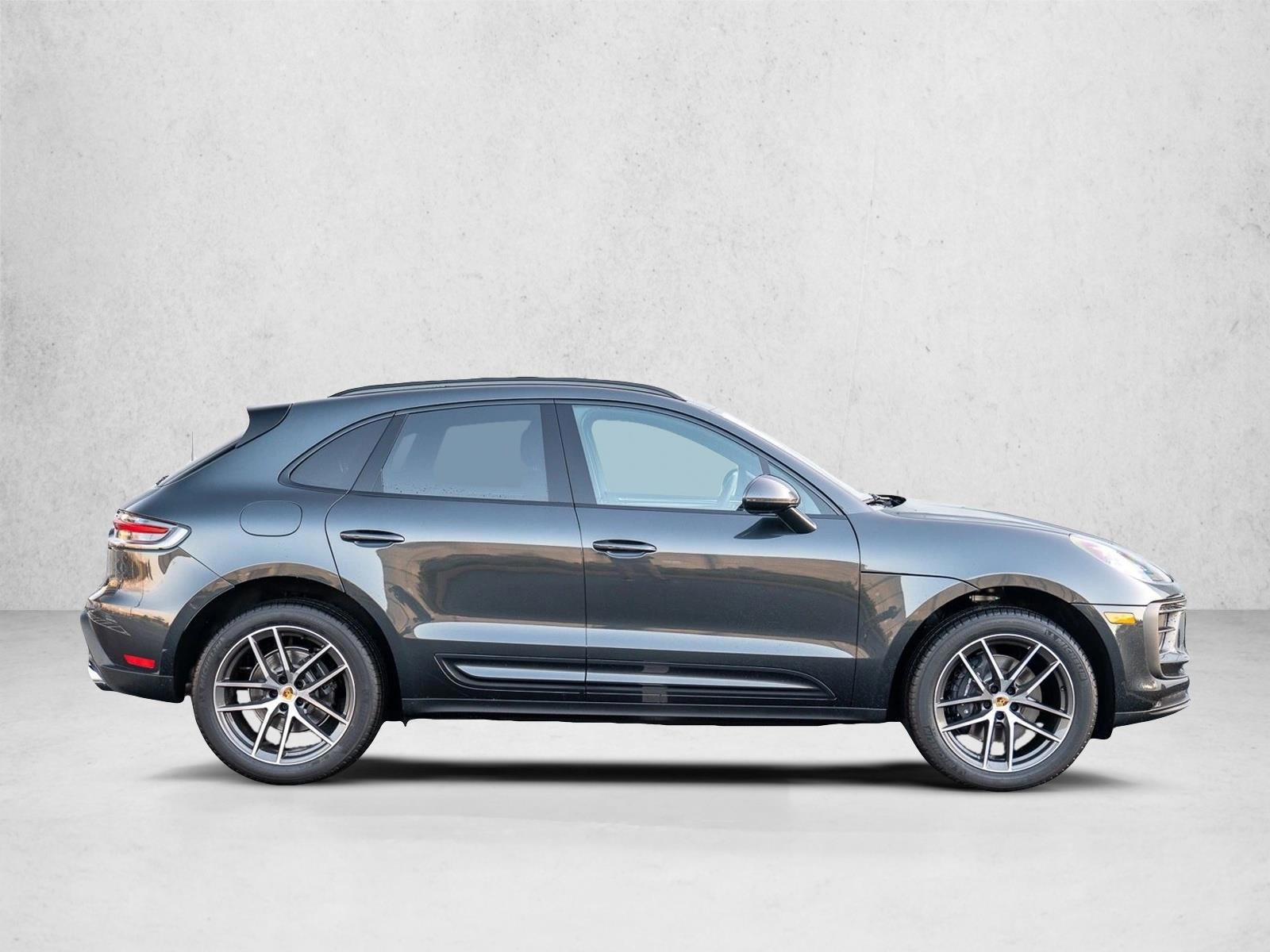 2026 Porsche Macan T - Photo 8