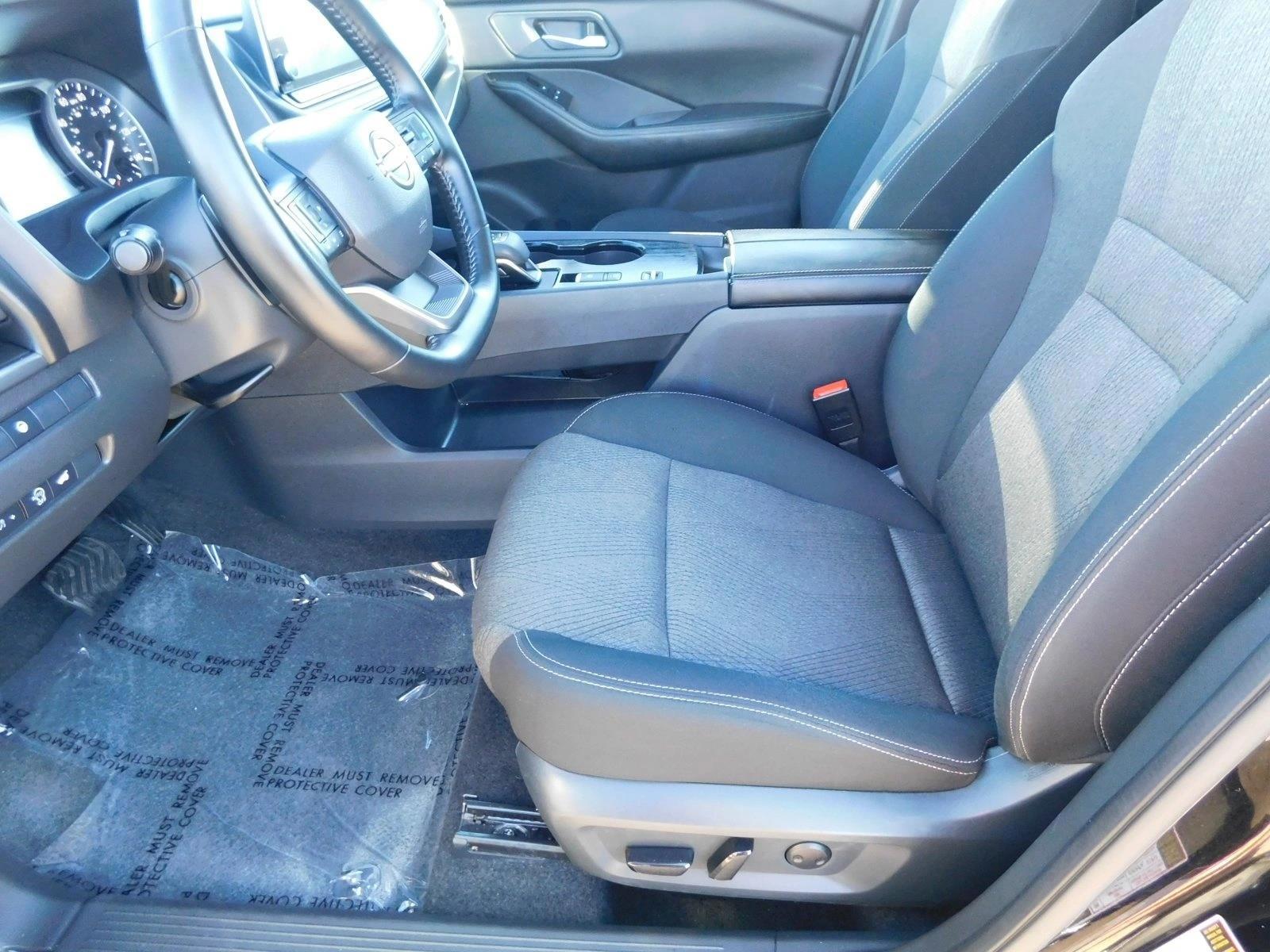 2025 Nissan Rogue SV - Photo 22