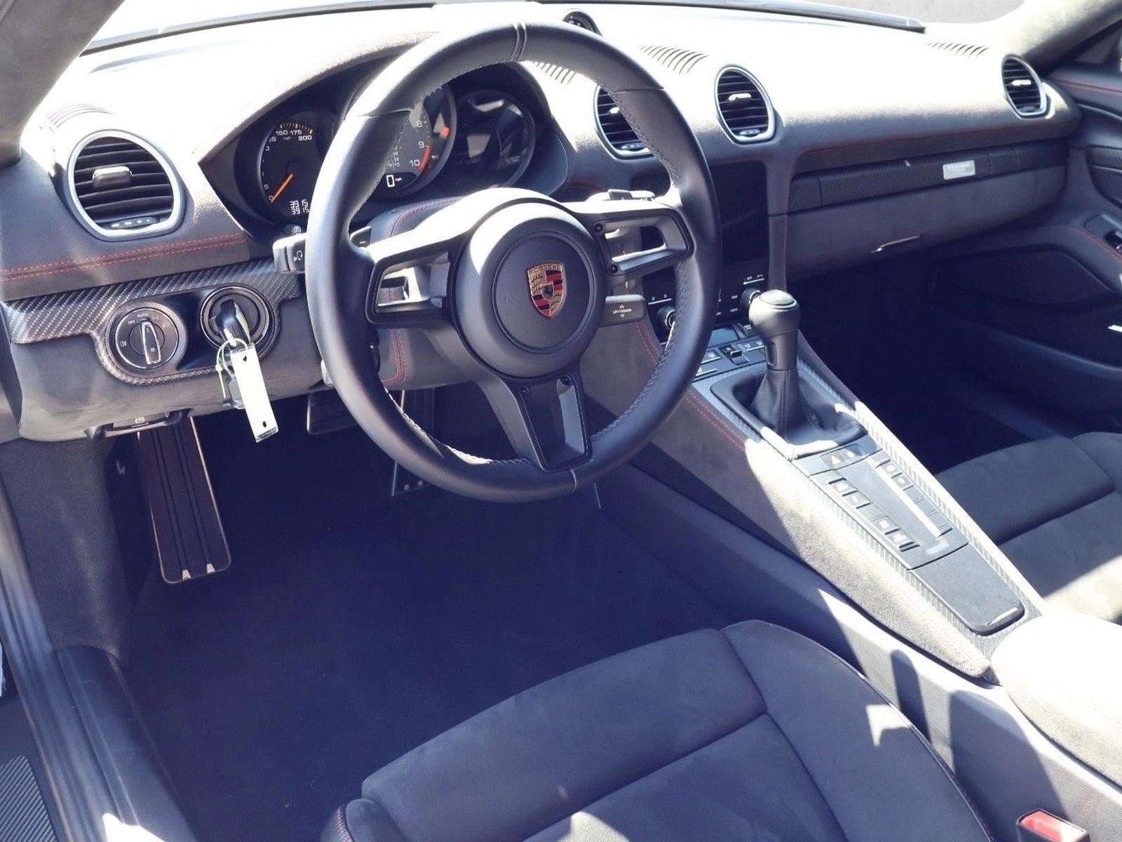 Thumbnail: 2025 Porsche  - 3