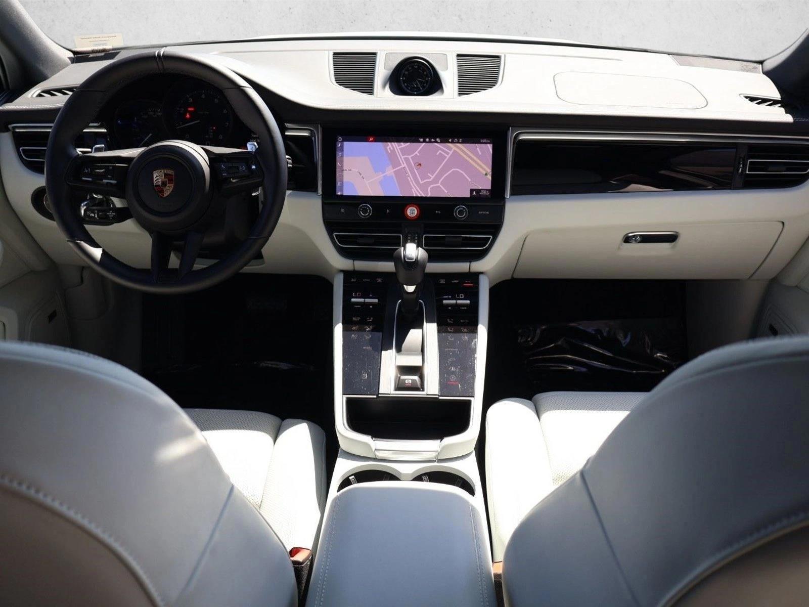 Thumbnail: 2025 Porsche Macan - 4