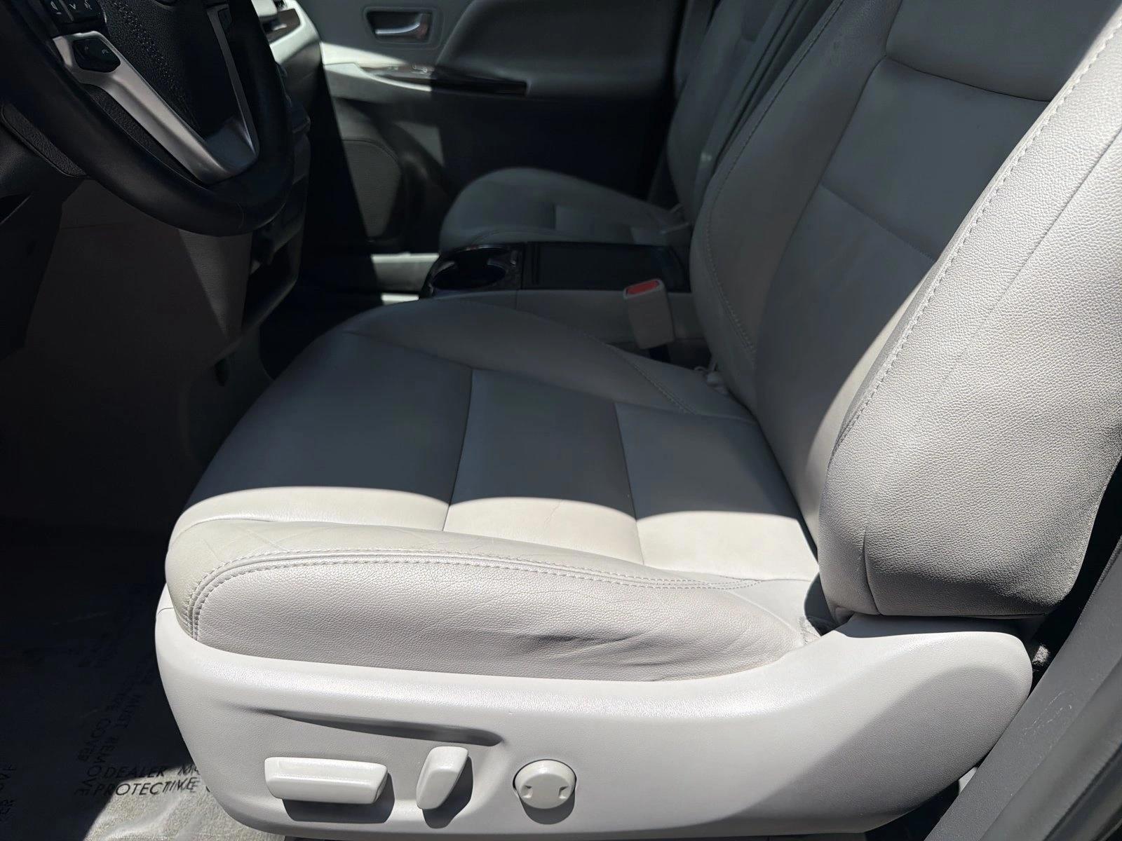Thumbnail: 2018 Toyota Sienna - 4