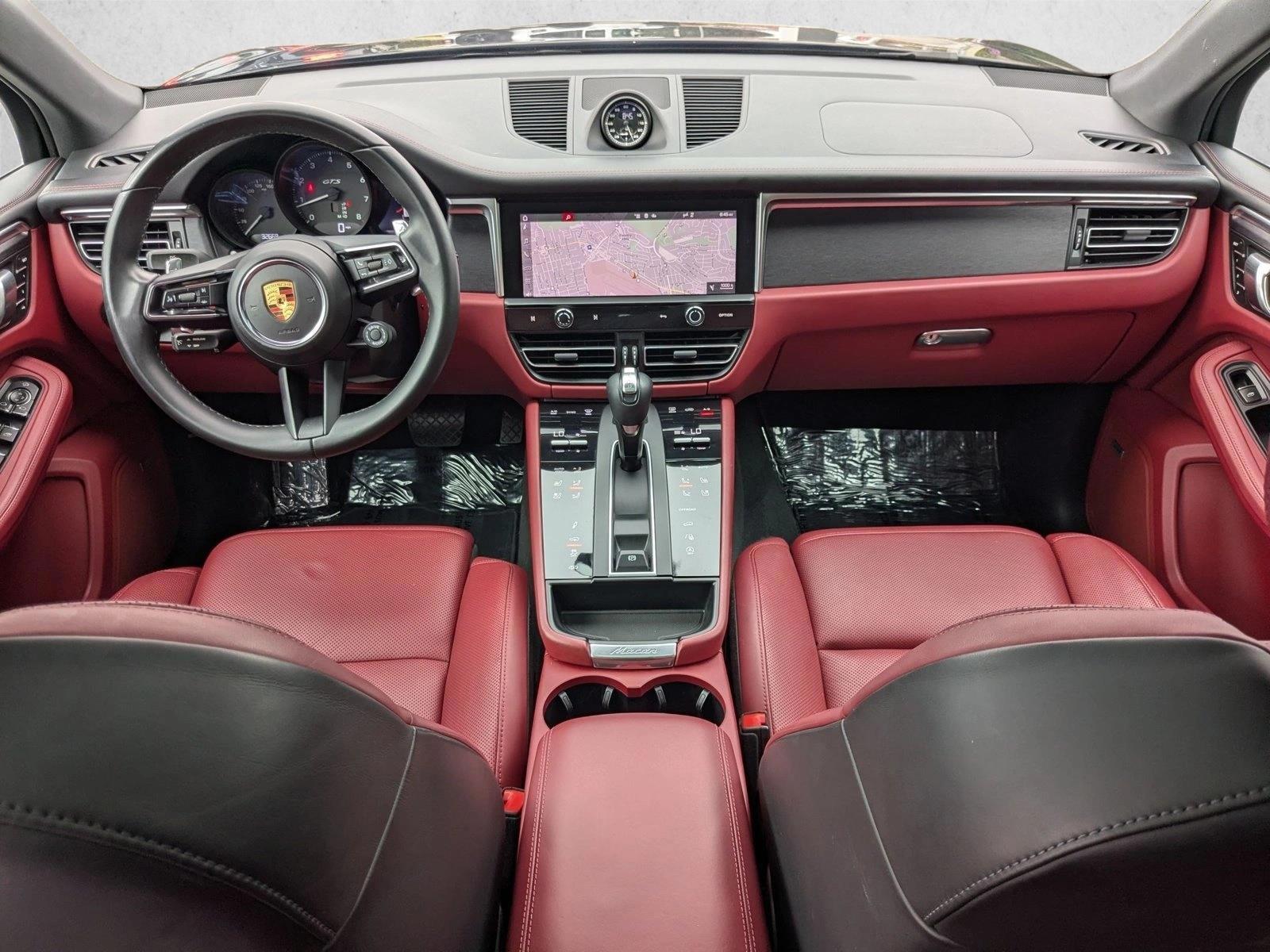 Thumbnail: 2022 Porsche Macan - 3