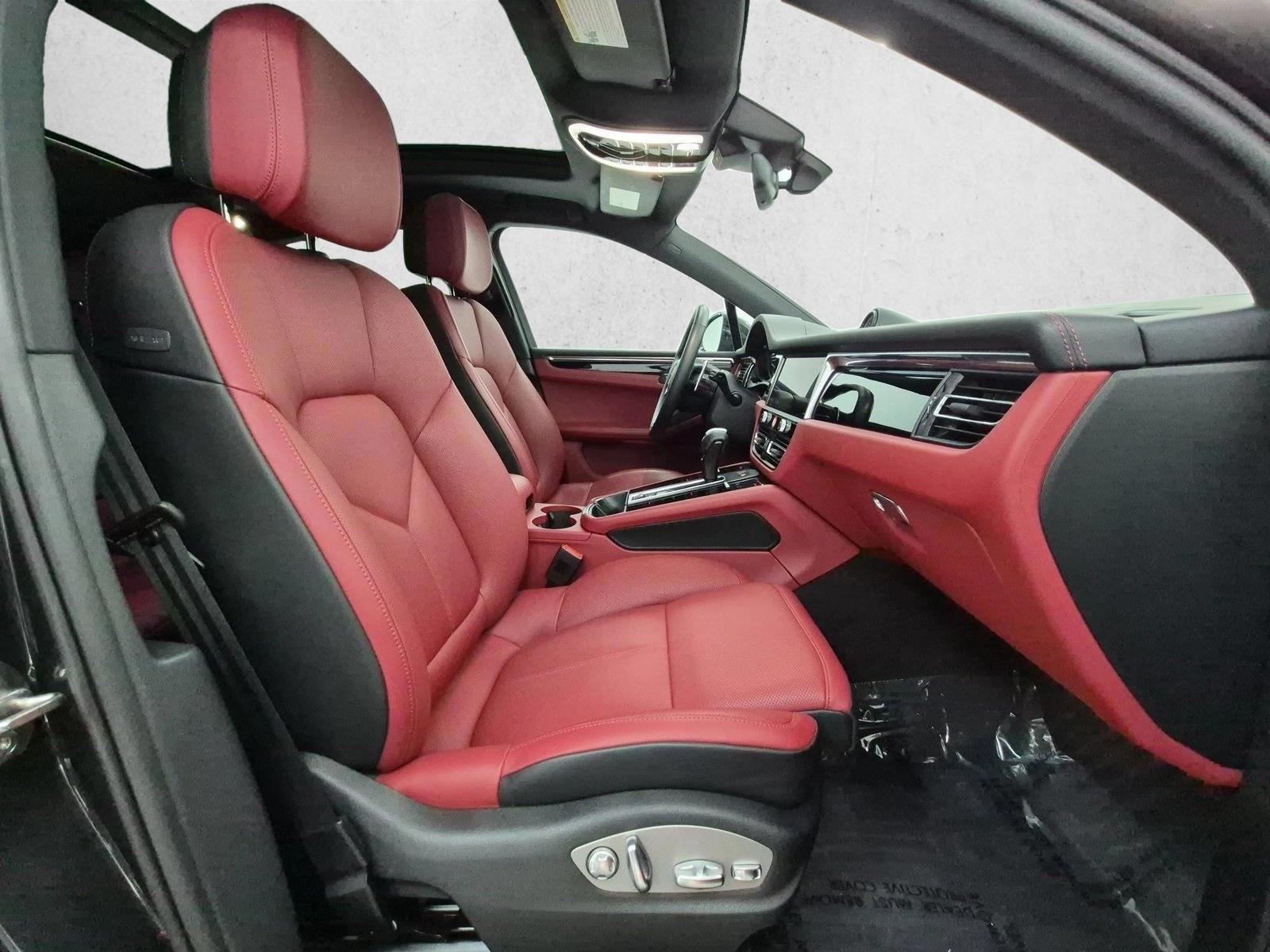 2026 Porsche Macan T - Photo 25