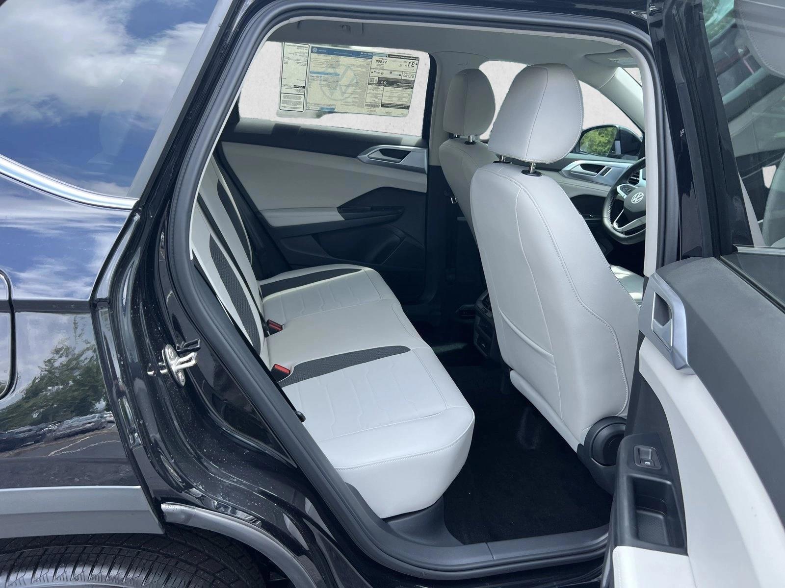 2025 Volkswagen Taos SE - Photo 17