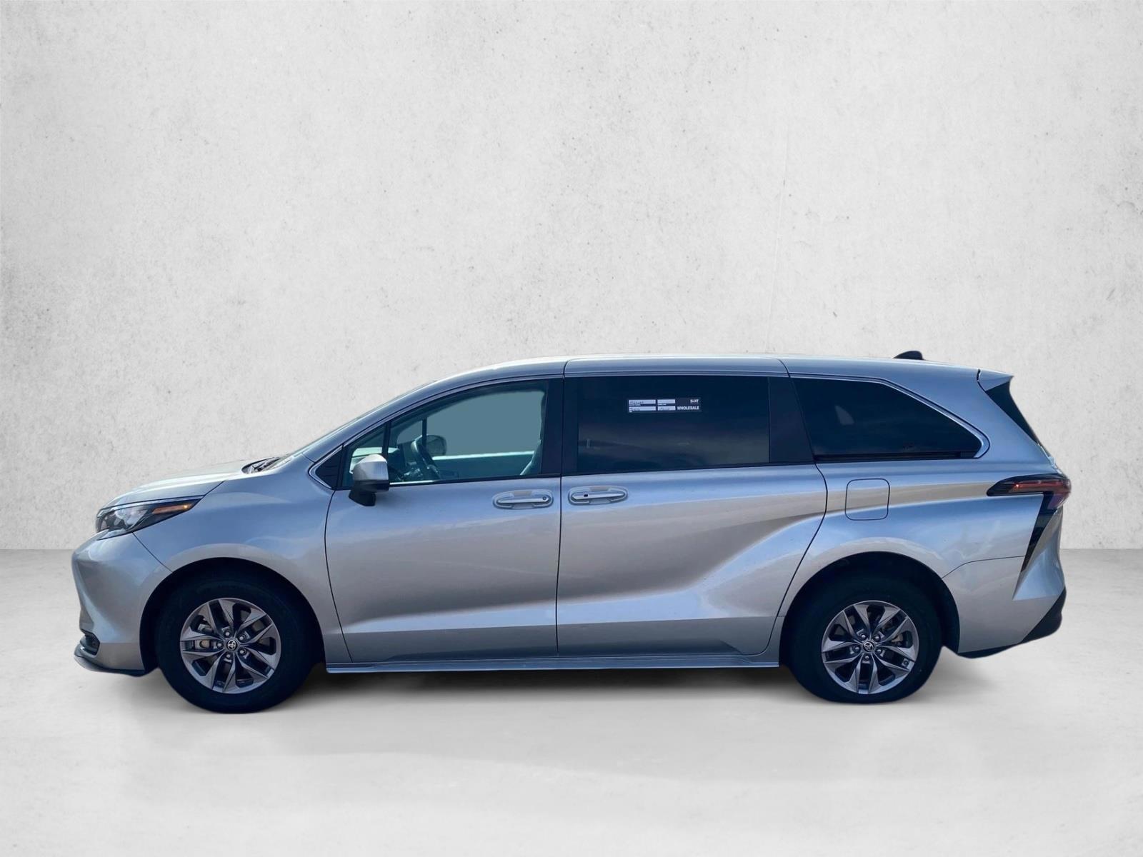 Thumbnail: 2025 Toyota Sienna - 2