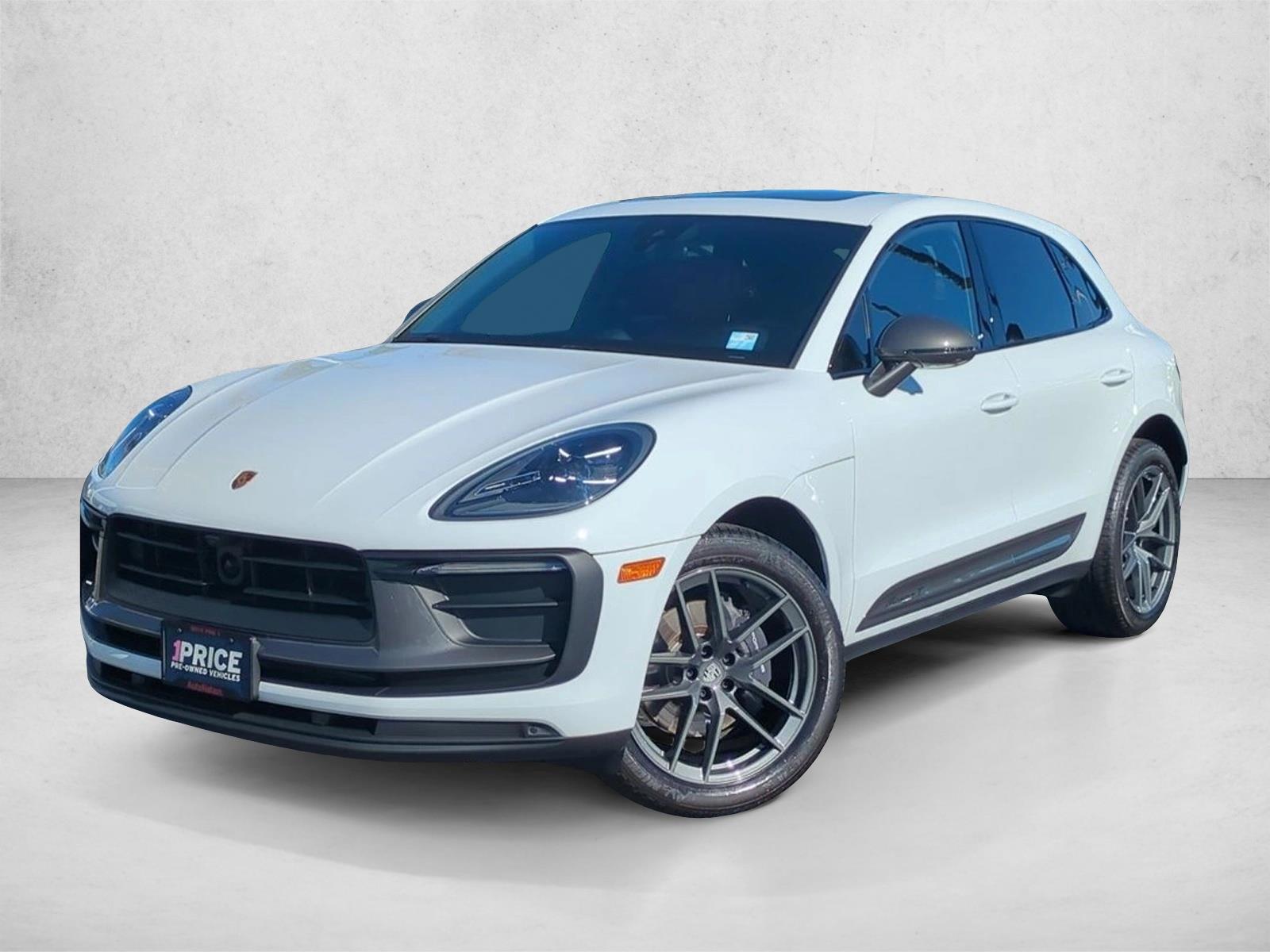 2025 Porsche Macan T - Photo 1