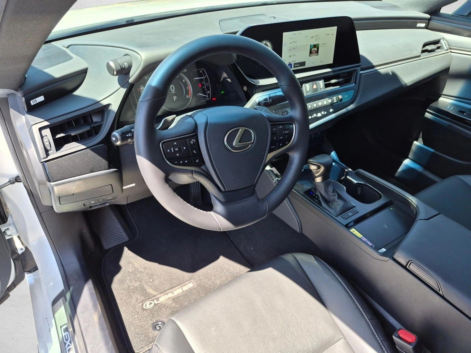 Thumbnail: 2025 Lexus ES - 3
