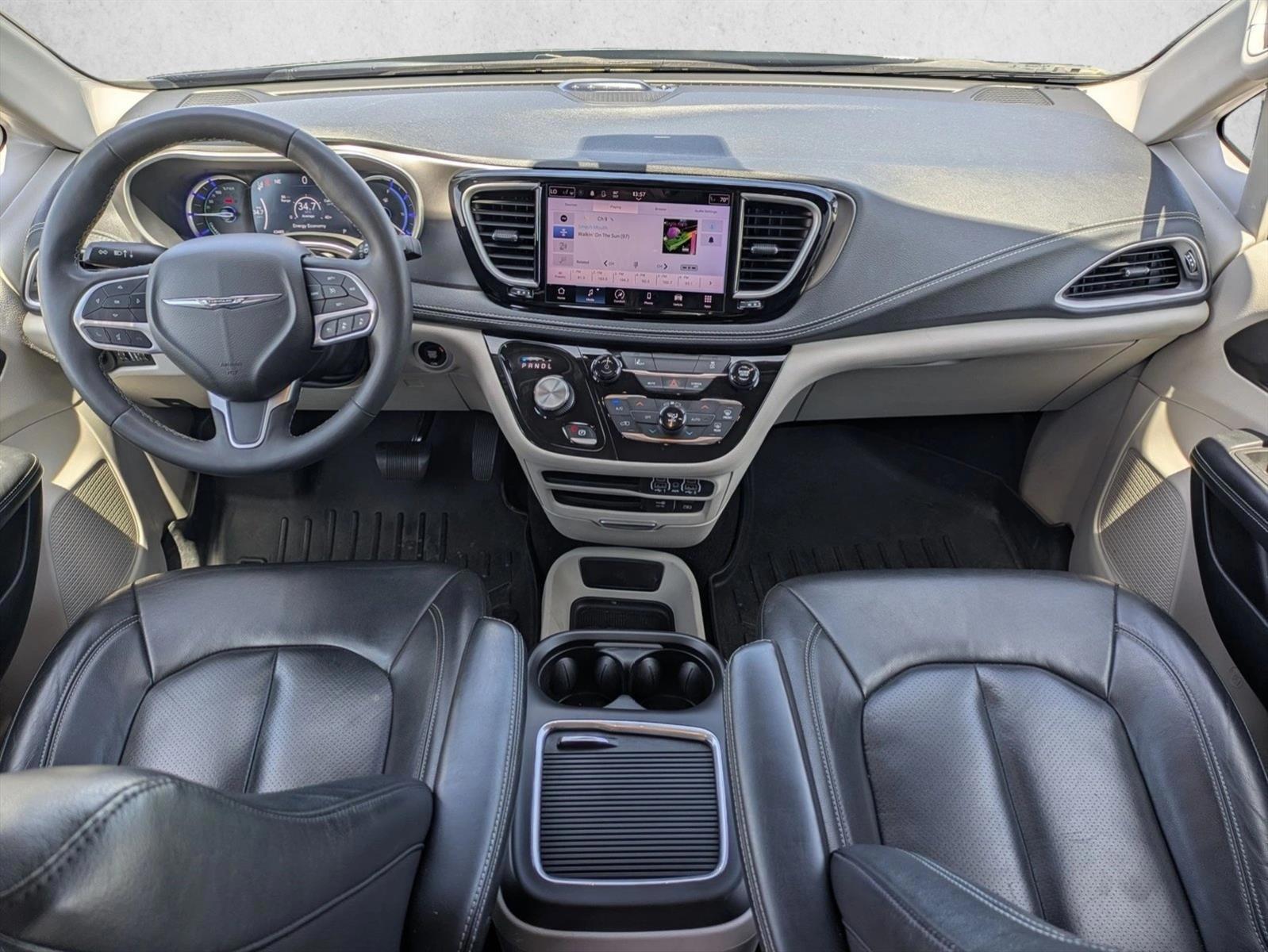 Thumbnail: 2022 Chrysler Pacifica - 3