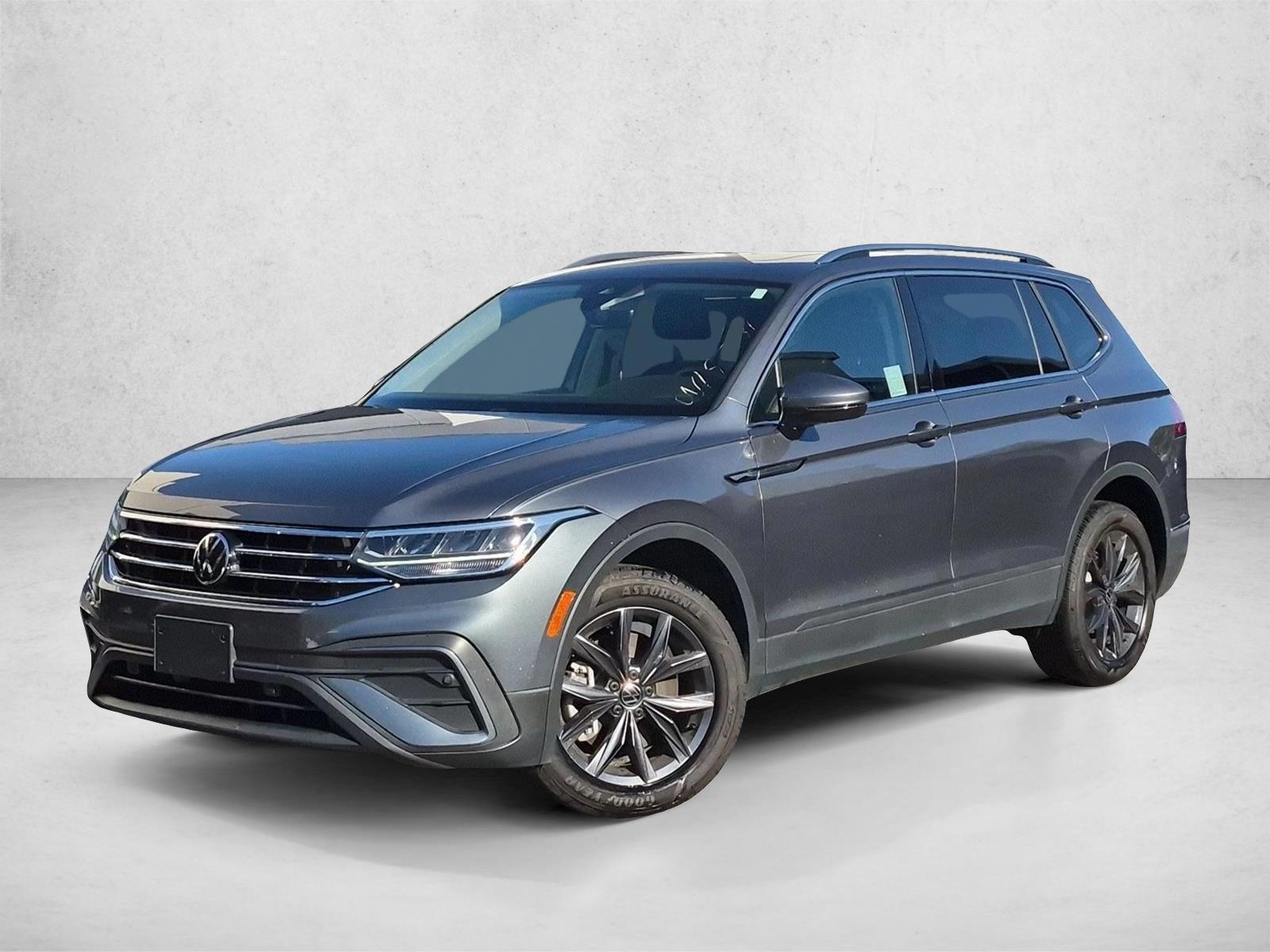 Thumbnail: 2023 Volkswagen Tiguan - 1