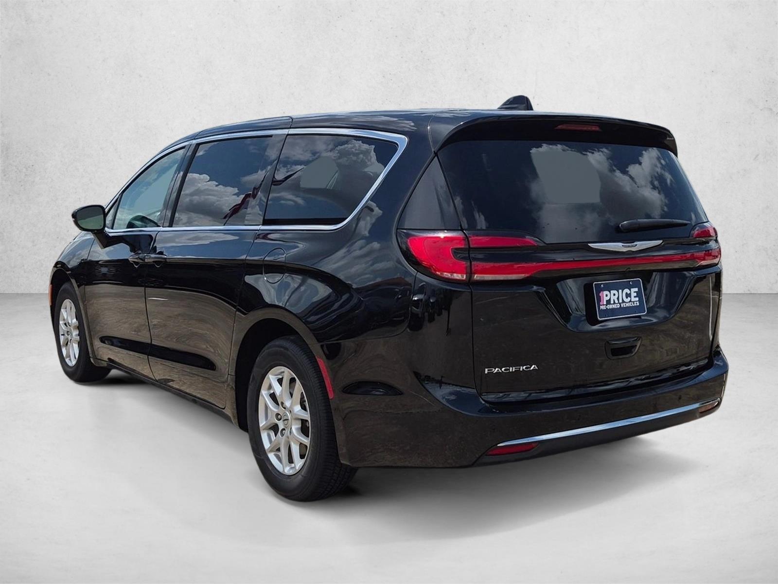 2024 Chrysler Pacifica Touring L - Photo 7