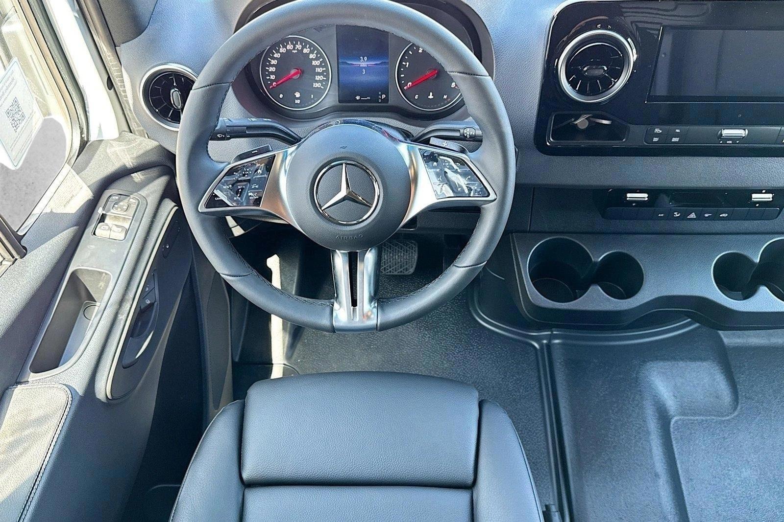 Thumbnail: 2026 Mercedes-Benz Sprinter - 4