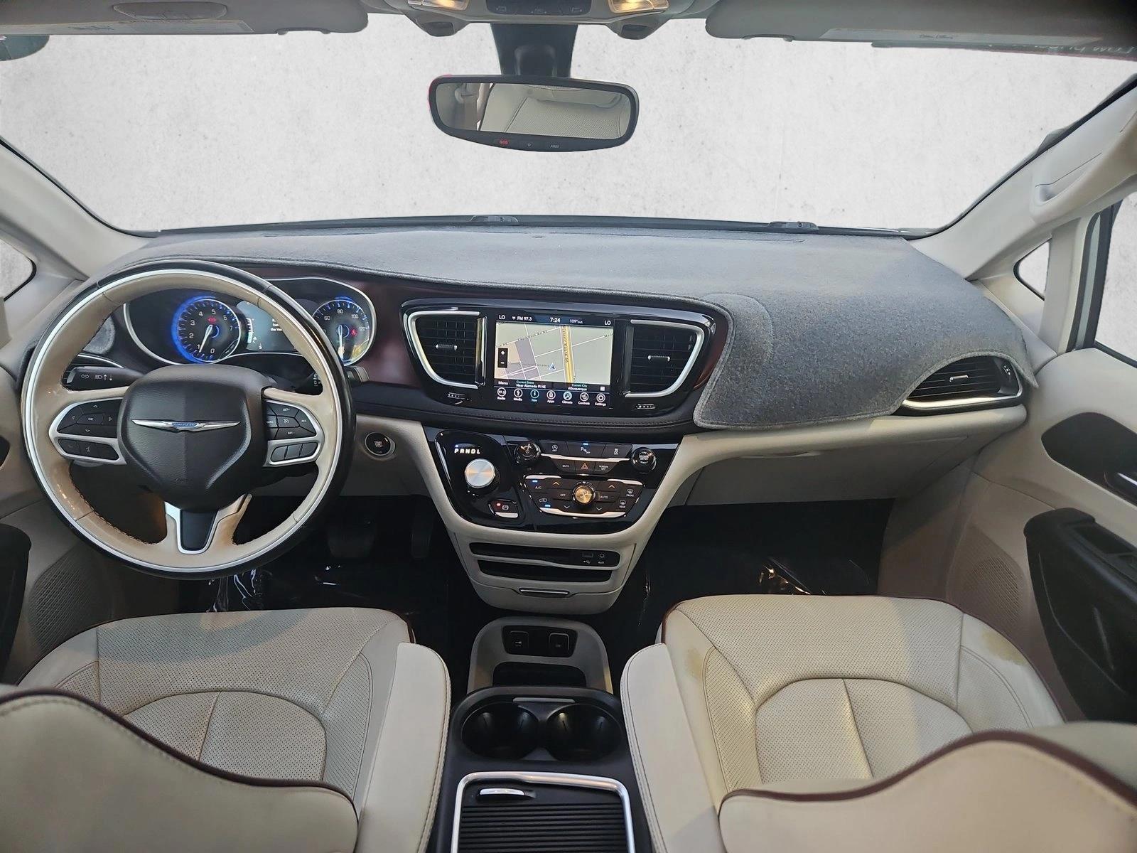 Thumbnail: 2019 Chrysler Pacifica - 3