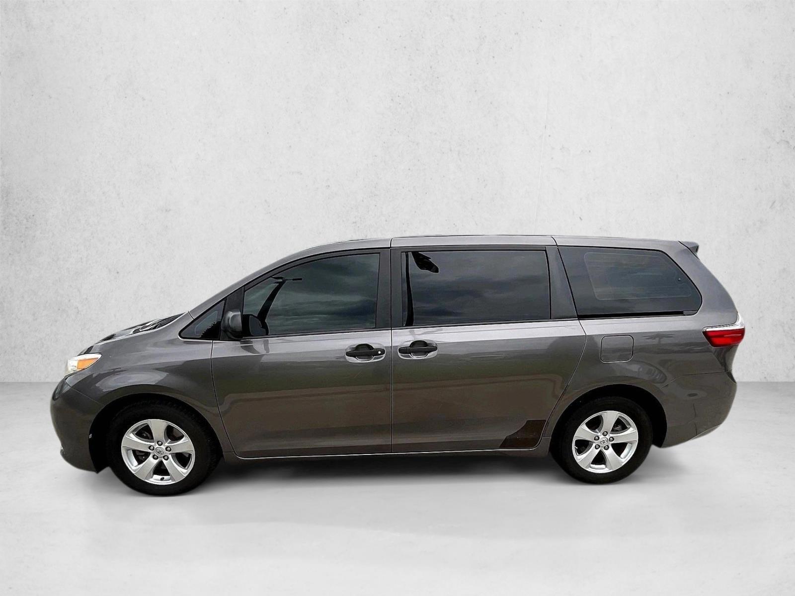 Thumbnail: 2017 Toyota Sienna - 2