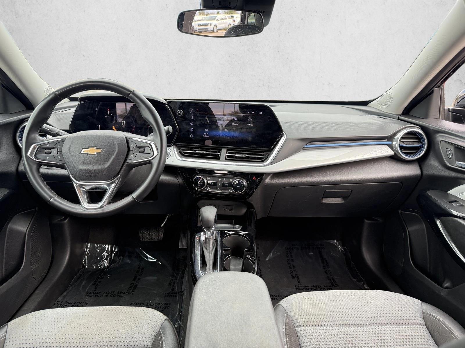 2025 Chevrolet Trax LT - Photo 14
