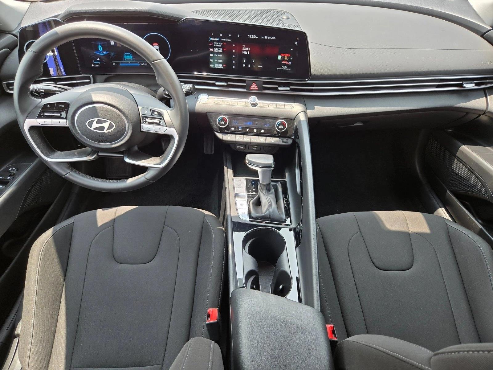 2025 Hyundai Elantra SEL - Photo 18