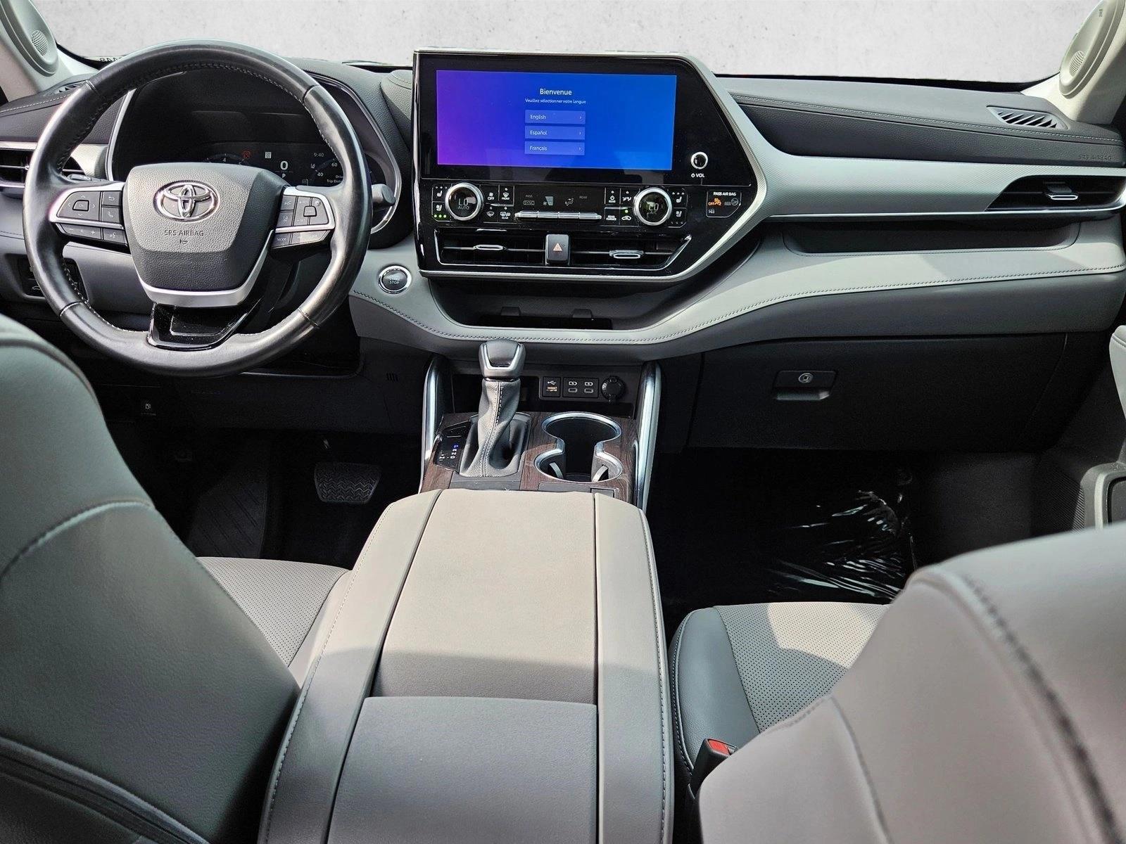 Thumbnail: 2023 Toyota Highlander - 3