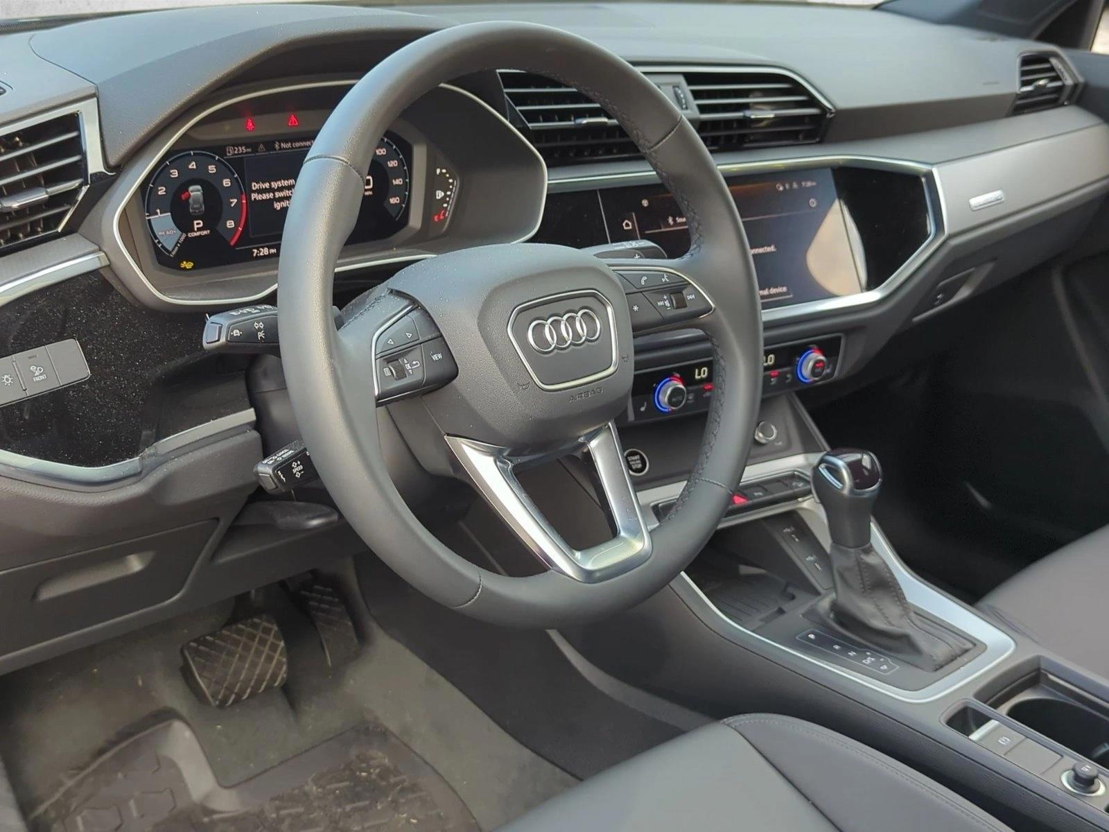 Thumbnail: 2025 Audi Q3 - 3