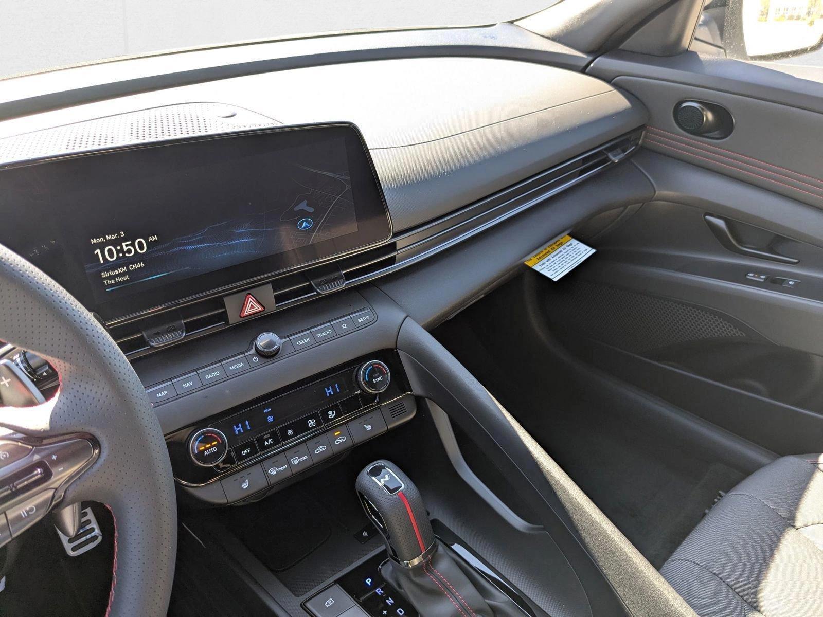 2025 Hyundai Elantra N Line - Photo 13