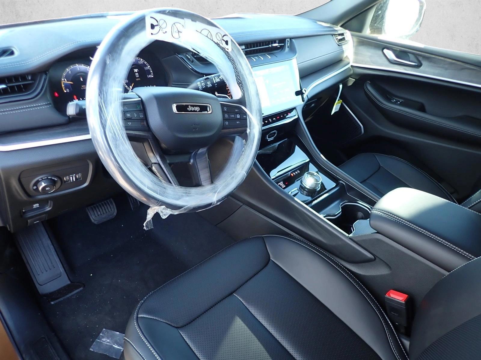 Thumbnail: 2026 Jeep Grand Cherokee - 3