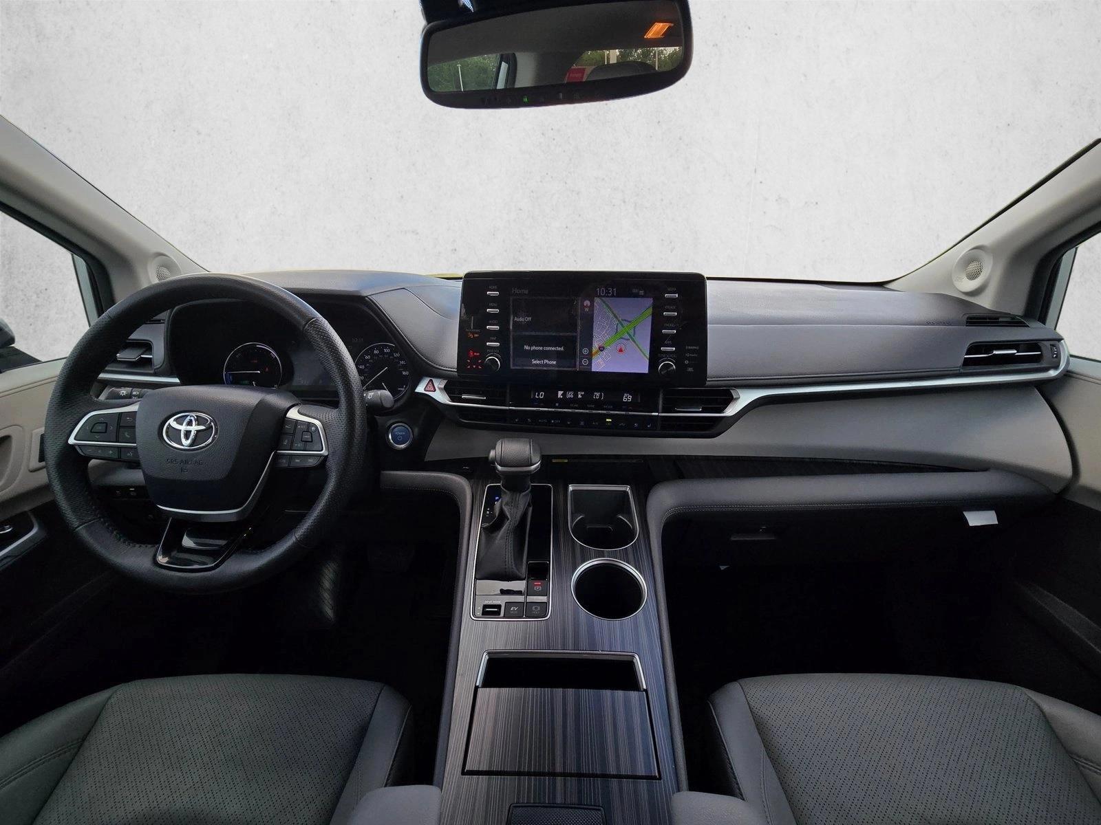 Thumbnail: 2023 Toyota Sienna - 3